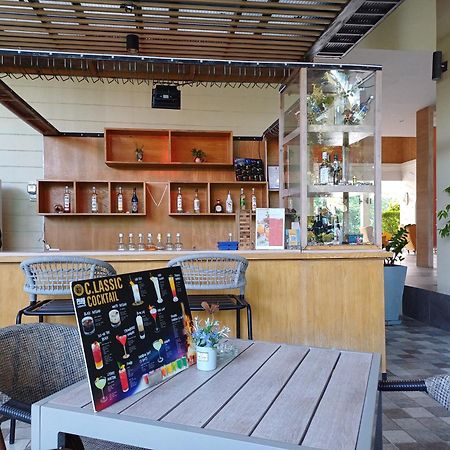 Craft Resort & Villas, Phuket Town Экстерьер фото The bar at the 101 Skybar