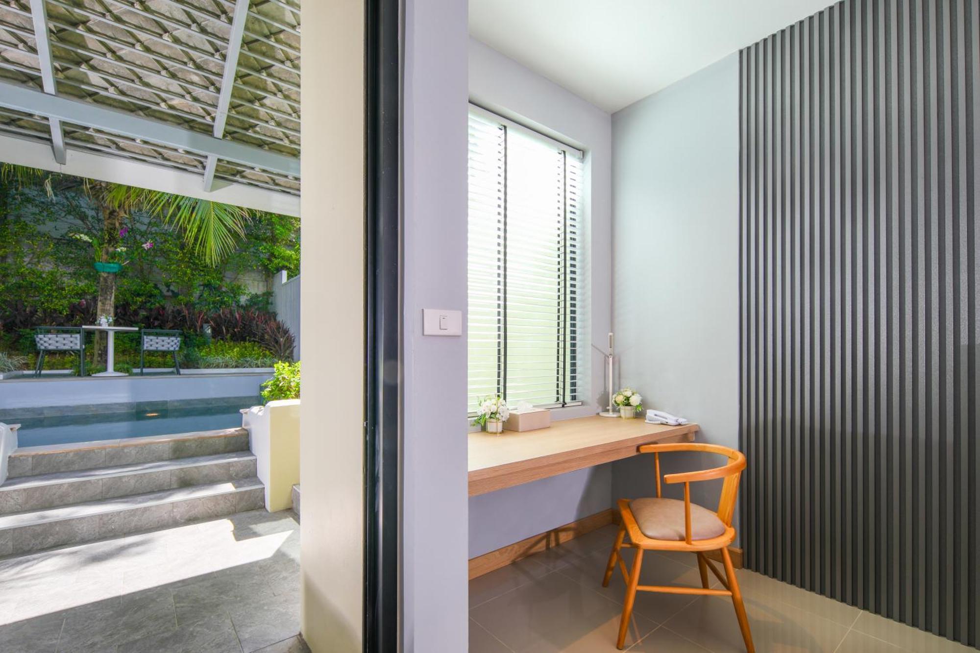 Craft Resort & Villas, Phuket Town Экстерьер фото A study room in a landed property in Singapore