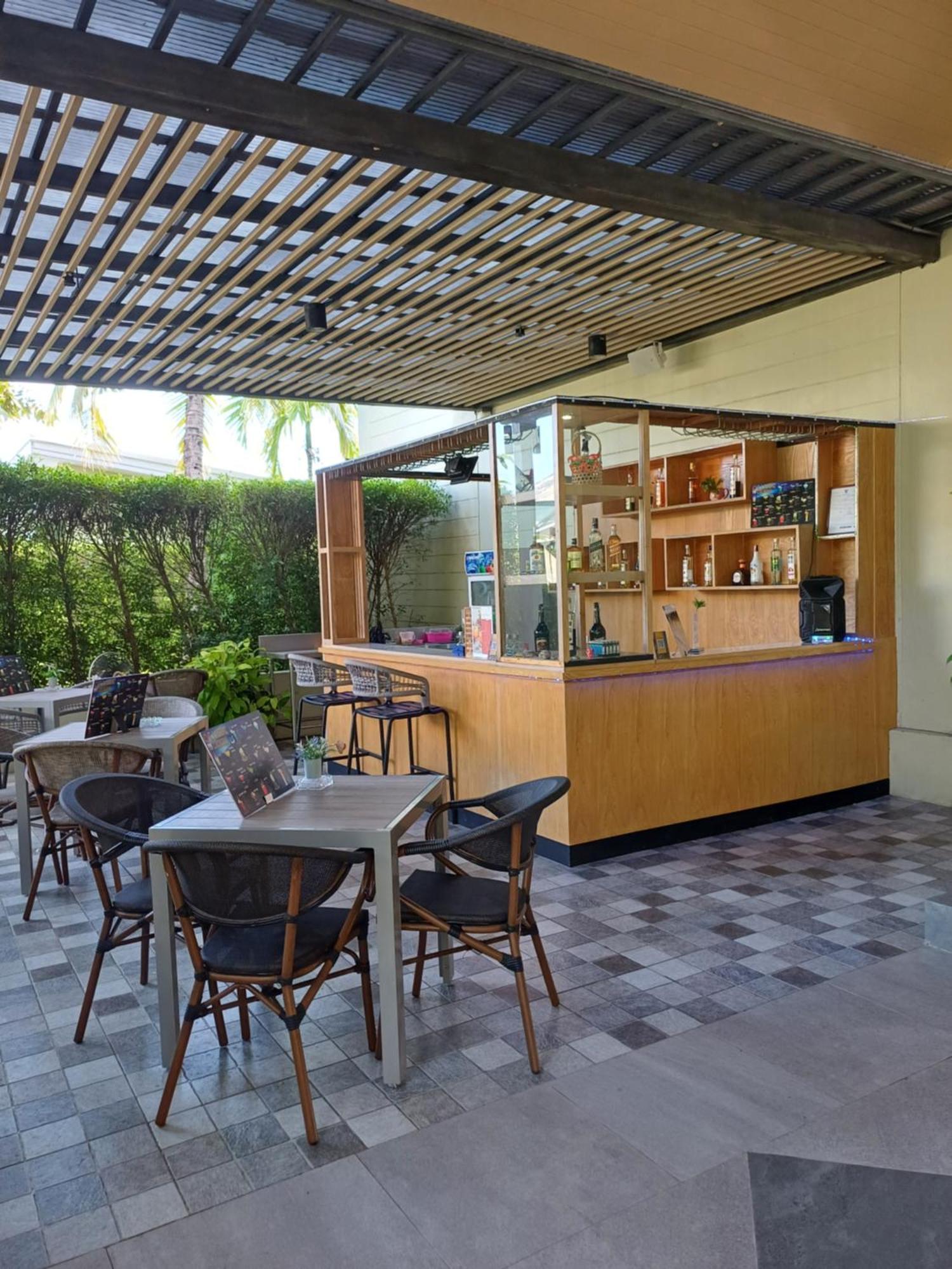 Craft Resort & Villas, Phuket Town Экстерьер фото The bar at the pool