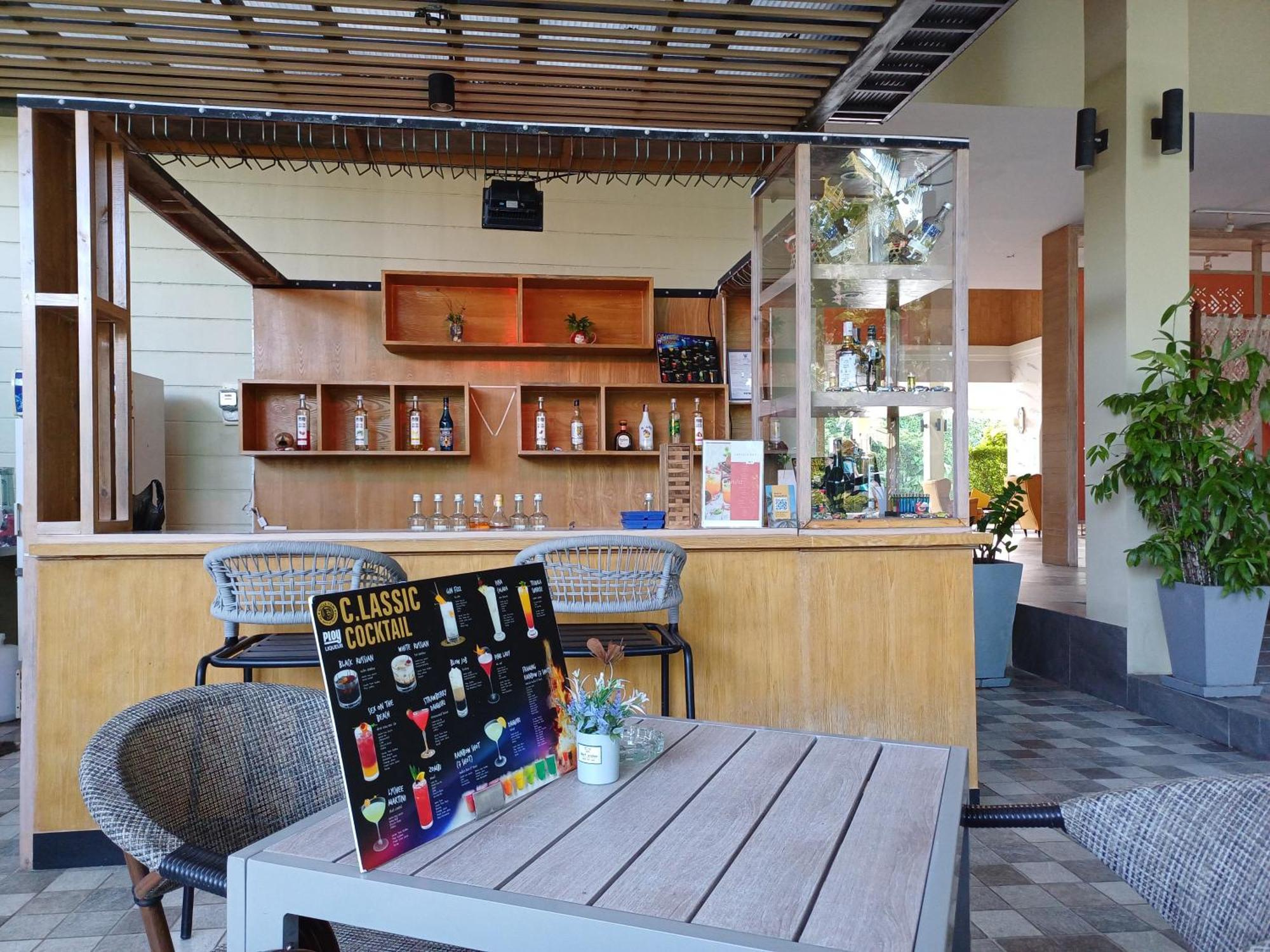 Craft Resort & Villas, Phuket Town Экстерьер фото The bar at the 101 Skybar