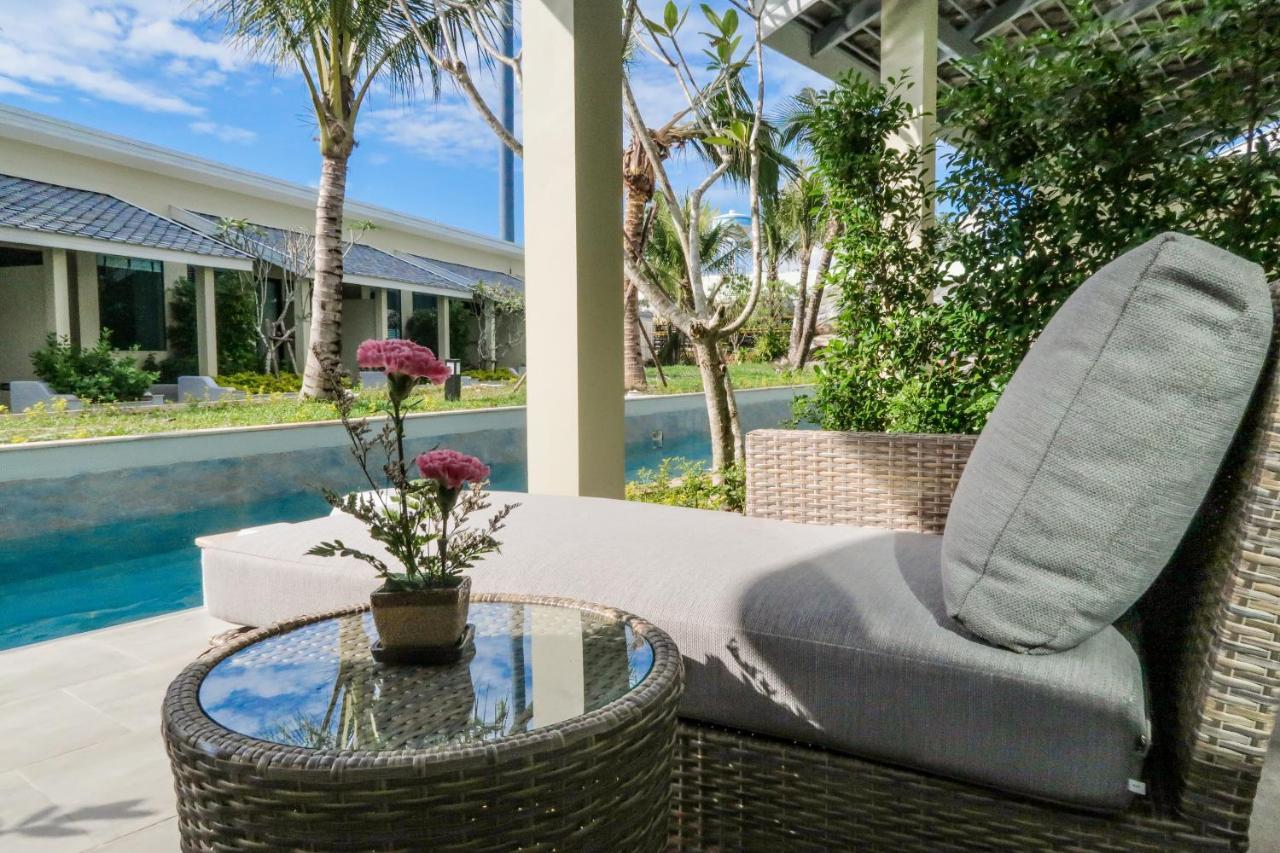 Craft Resort & Villas, Phuket Town Экстерьер фото The pool at the hotel
