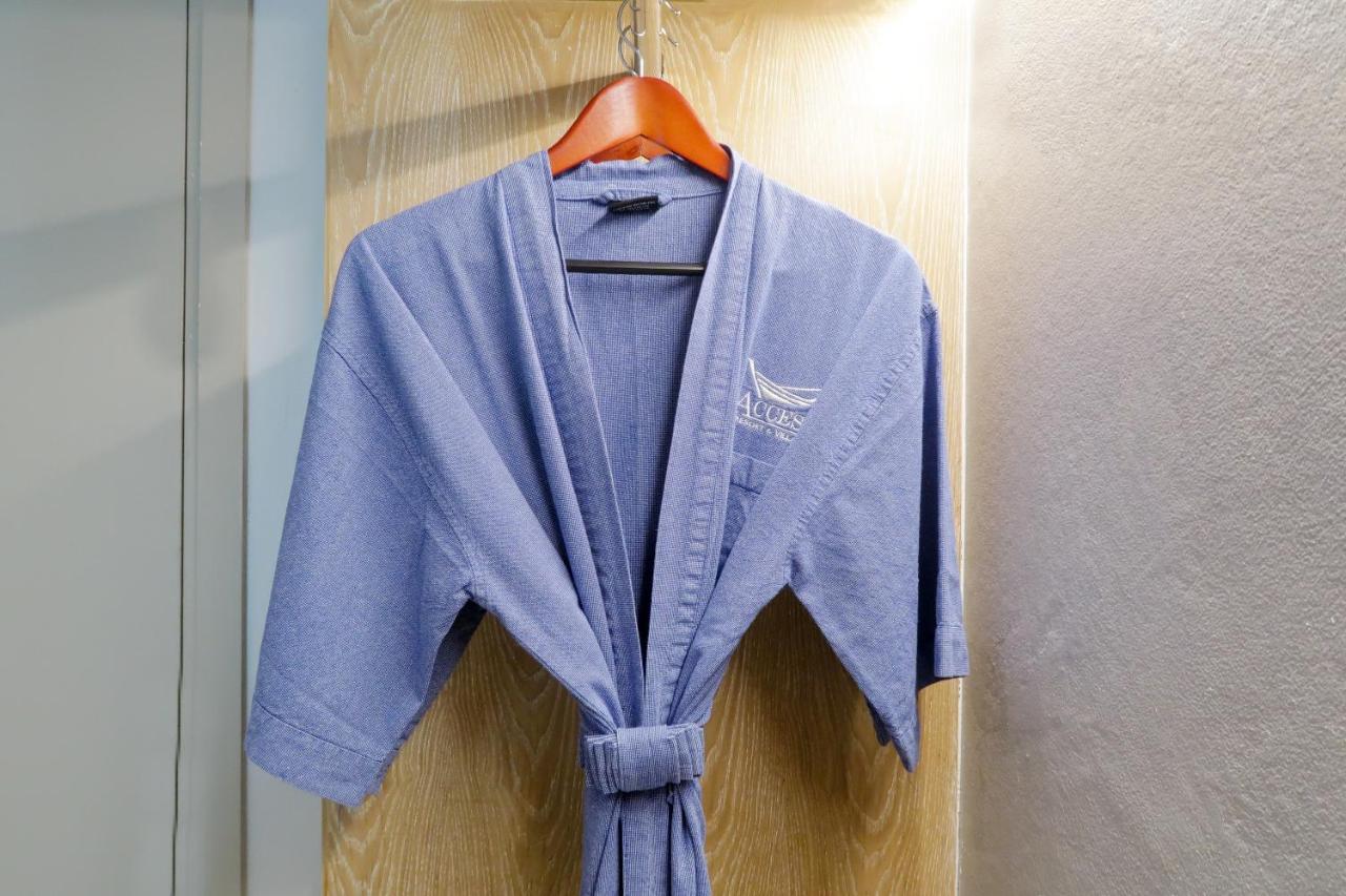 Craft Resort & Villas, Phuket Town Экстерьер фото A bathrobe