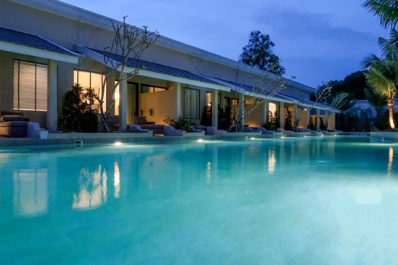 Craft Resort & Villas, Phuket Town Экстерьер фото The swimming pool at the hotel